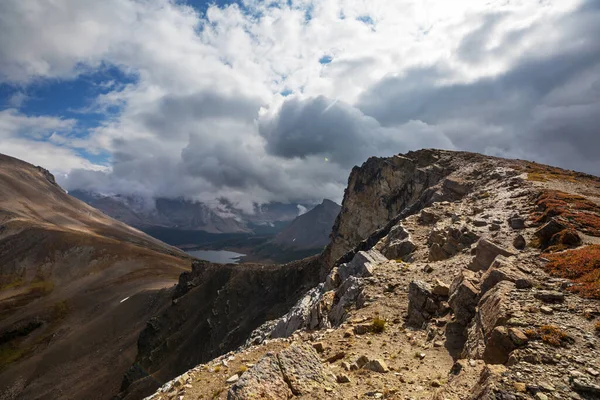 Malowniczy Widok Góry Canadian Rockies Sezonie Letnim — Zdjęcie stockowe