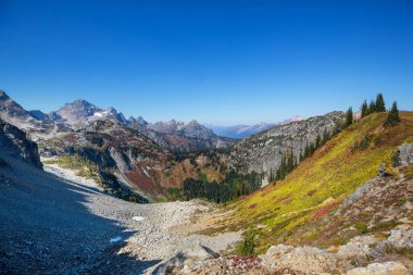 North Cascade Range, Washington, ABD 'deki güzel dağ zirvesi.