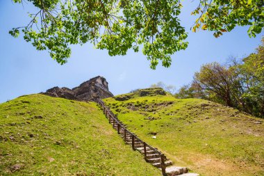 Xunantunich Maya Belize 'de harabe.