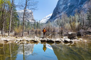 Güzel Yosemite manzaraları, kurak bahar mevsiminde