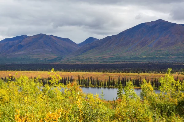 Picturesque Mountains Alaska Autumn Snow Covered Massifs Glaciers Rocky Peaks — 스톡 사진