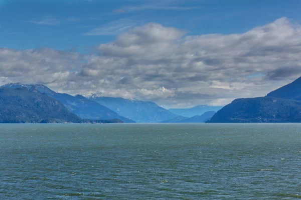 Спокойная Сцена Горного Озера Канаде — стоковое фото