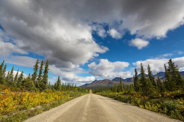Strada Panoramica Alaska Usa Drammatica Vista Nuvole — Foto Stock
