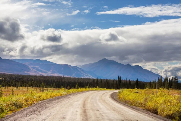알래스카의 도로이다 — 스톡 사진