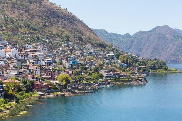 Wasser Reisen Berge Häuser Kirche Dorf Boote Indigene Lago Atitlan — Stockfoto