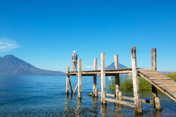Turist Avkopplande Den Vackra Sjön Atitlan Guatemala Centralamerika — Stockfoto