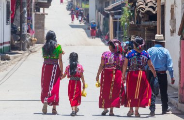 Sokaktaki Guatemala 'lı kadın.