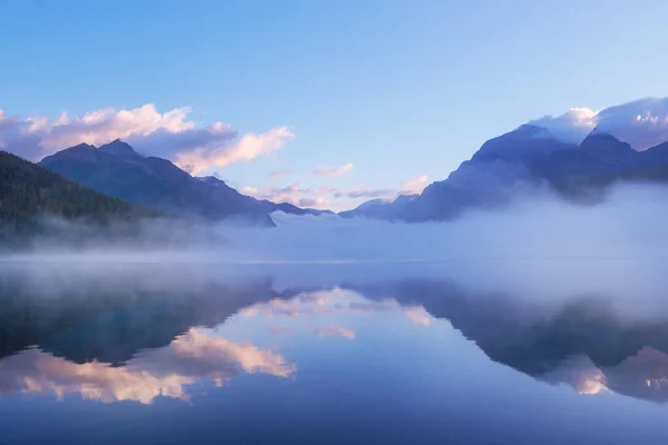 Belo Lago Bowman Com Reflexo Das Montanhas Espetaculares Parque Nacional — Fotografia de Stock