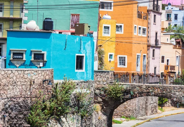 Färgglada Hus Spelautomatsgatan Den Berömda Staden Guanajuato Mexiko — Stockfoto