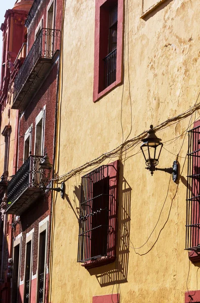 Kolorowe Domy Ulicy Szczelinowej Słynnego Miasta Guanajuato Meksyk — Zdjęcie stockowe