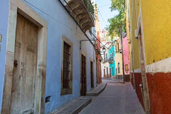 Casas Coloridas Rua Fenda Cidade Famosa Guanajuato México — Fotografia de Stock