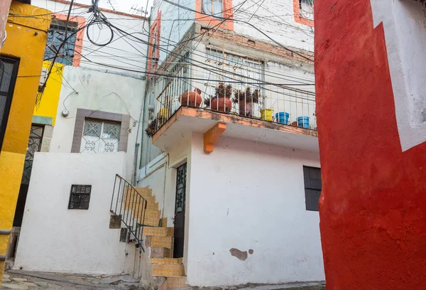 Värikäs Siirtomaa Tyylinen Taloa Meksikon Kaupungin Guanajuato — kuvapankkivalokuva
