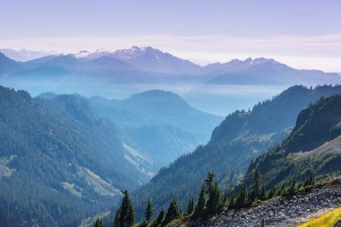 North Cascade Range, Washington, ABD 'deki güzel dağ zirvesi.