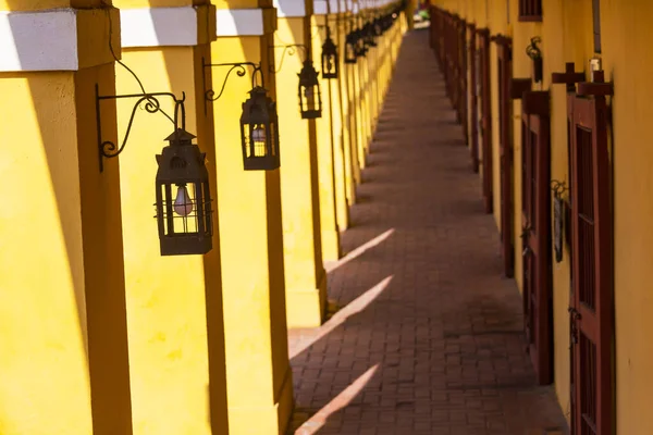 Žlutá Galerie Starém Městě Cartagena Kolumbie Jižní Amerika — Stock fotografie