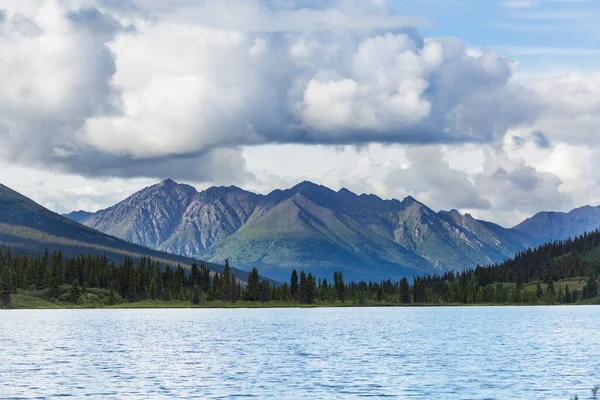 Scène Sereine Bord Lac Montagne Canada — Photo