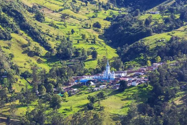 Hermosa Pequeña Aldea Colonial Las Montañas Colombianas América Del Sur — Foto de Stock