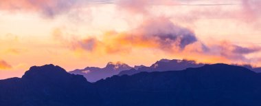 Güney Amerika, Kolombiya 'daki güzel yüksek dağlarda gün doğumu sahnesi