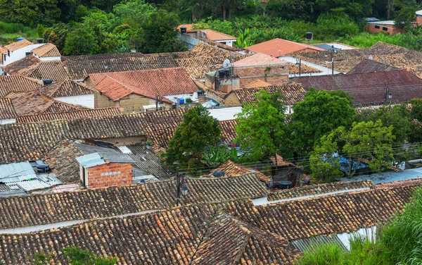 Kadunäkymä Perinteiseen Siirtomaakaupunkiin Kolumbiassa Etelä Amerikassa — kuvapankkivalokuva