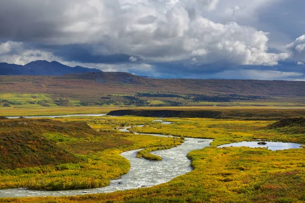 Beautiful Blue River Mountains Alaska — Foto Stock