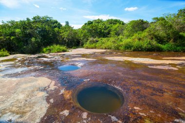 Guadalupe, Kolombiya, Güney Amerika 'daki Quebrada las Gachas doğal havuzları.