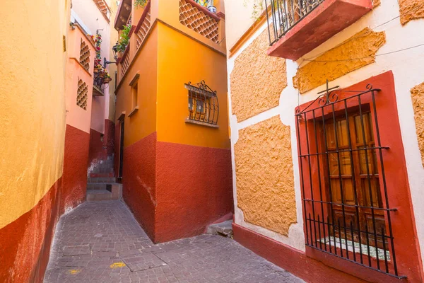 องประว ศาสตร อาณาน Guanajuato ถนนท อเส ยงของจ Calle Jon Del — ภาพถ่ายสต็อก