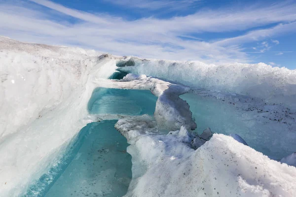 高い山の中の巨大な氷河 — ストック写真