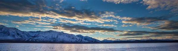 Kış Erken Dağlarında Güzel Bir Doğa Manzarası Sierra Nevada Manzaraları — Stok fotoğraf