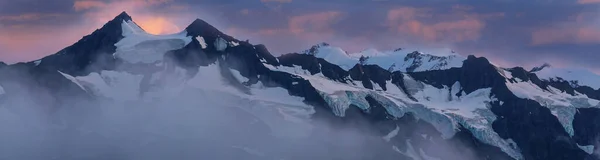 Montagne Pittoresche Dell Alaska Estate Massiccio Innevato Ghiacciai Cime Rocciose — Foto Stock