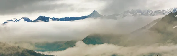 Montanhas Pitorescas Alasca Verão Neve Cobriu Maciços Geleiras Picos Rochosos — Fotografia de Stock