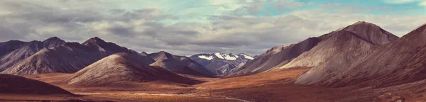 Гірські Краєвиди Над Арктичним Колом Вздовж Демпстерського Шосе Канада — стокове фото