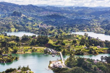 Guatape gölü manzaralı, Kolombiya, Güney Amerika