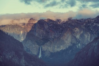 Güzel Yosemite Ulusal Parkı manzaraları, California