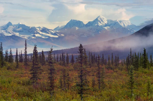 Picturesque Mountains Alaska Autumn Snow Covered Massifs Glaciers Rocky Peaks — Foto Stock