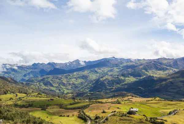 緑のコロンビアの山々の農村風景 — ストック写真