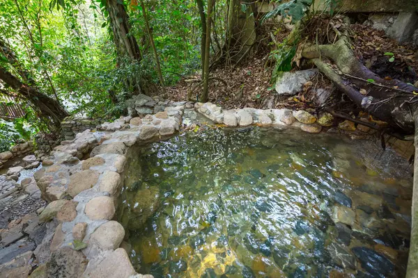 洪都拉斯的Luna Jaguar温泉 — 图库照片