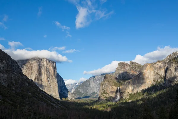 Yosemiten Kansallispuisto Kaliforniassa Yhdysvalloissa — kuvapankkivalokuva