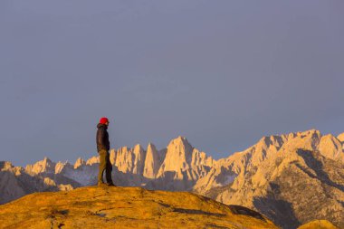 Mt. Doğu Sierra, California, ABD 'deki Whitney manzaraları, güzel doğal arka plan