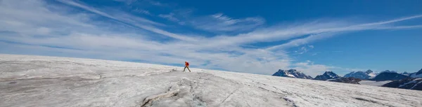加拿大落基冰川上的远足者 — 图库照片