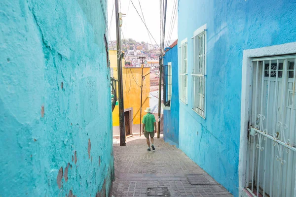 stock image Tourist on colorful street in the famous city of Guanajuato, Mexico