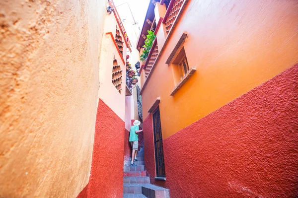 植民地時代の歴史都市グアナファト キスの有名な路地 Callejon Del Beso メキシコ — ストック写真
