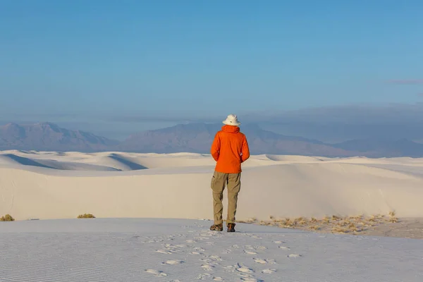 Men Hiking Trip Mountain Desert White Sands National Monument New — Stock Photo, Image