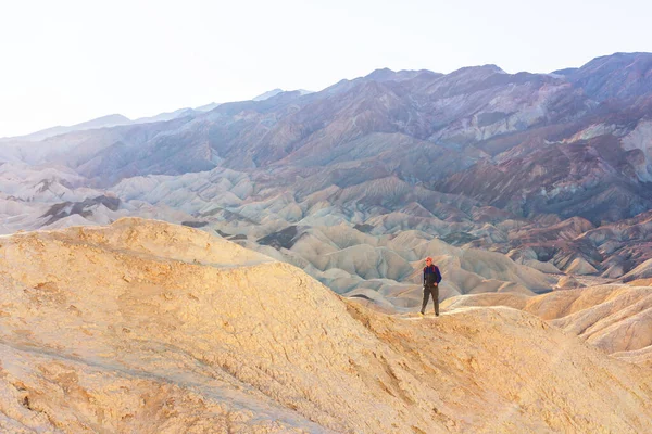 Turista Punto Zabriski Negli Stati Uniti Death Valley National Park — Foto Stock