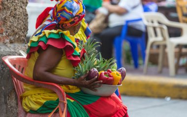 Cartagena de Indias, Kolombiya 'da geleneksel meyve sokak satıcıları