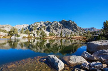 Wyoming, ABD 'deki Wind River Range' deki güzel dağ manzaraları. Yaz mevsimi.