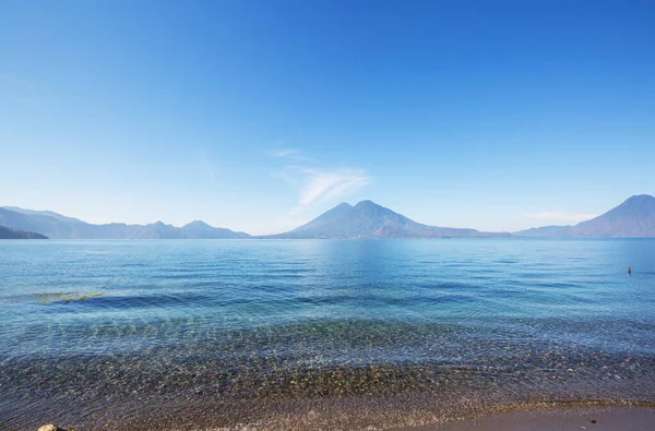 Güzel Atitlan Gölü Orta Amerika Nın Guatemala Dağlarında Volkanlar — Stok fotoğraf