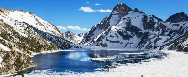 Panorama Del Lago Congelado Principios Del Verano Las Montañas Idaho — Foto de Stock