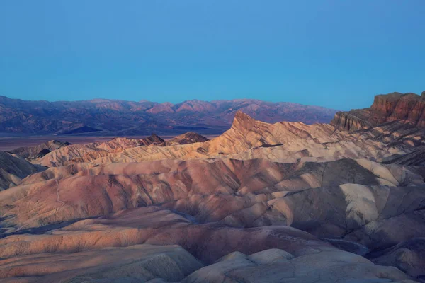 Turysta Punkcie Zabriski Usa Park Narodowy Dolina Śmierci Kalifornia — Zdjęcie stockowe