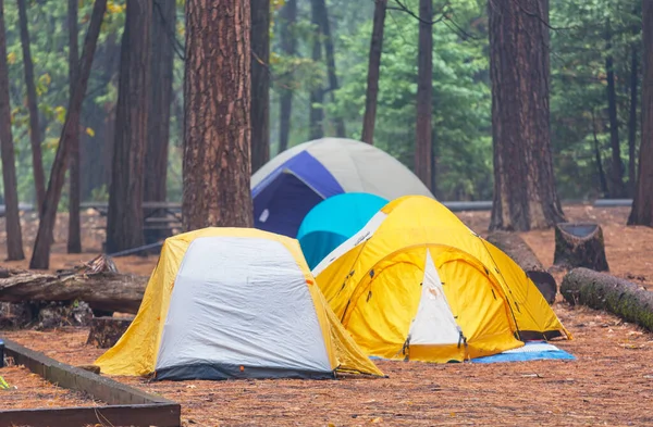 Gün Doğumunda Dinlenme Yerinde Kamp Arabası — Stok fotoğraf
