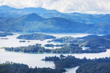 Guatape gölü manzaralı, Kolombiya, Güney Amerika