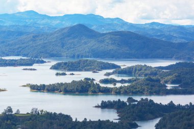 Guatape gölü manzaralı, Kolombiya, Güney Amerika